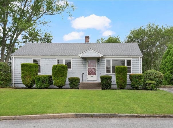 21 Parsonage Drive, Warwick, RI 02889
