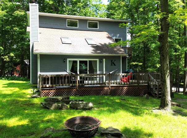 101 Summit Drive, Greentown, PA 18426