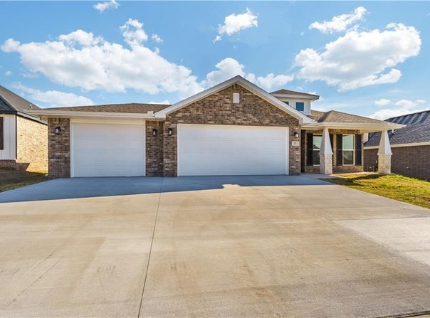 171  N Magazine  ST, Prairie Grove, AR 72753