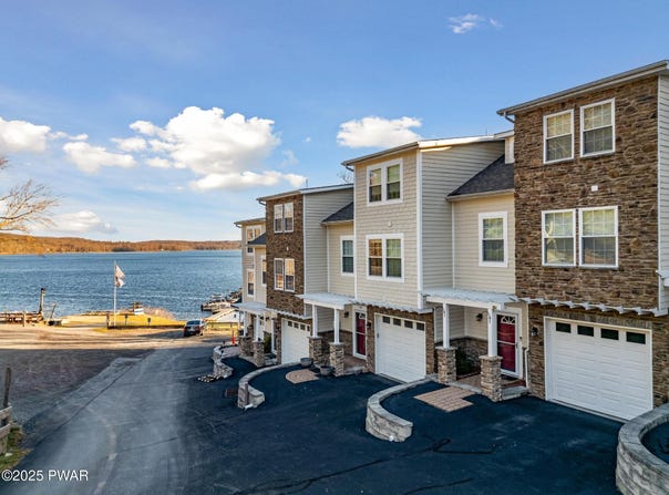 107 Rita Lane, Greentown, PA 18426