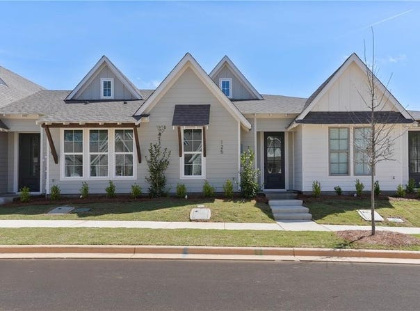 125 SUMMER Street, OPELIKA, AL 36804