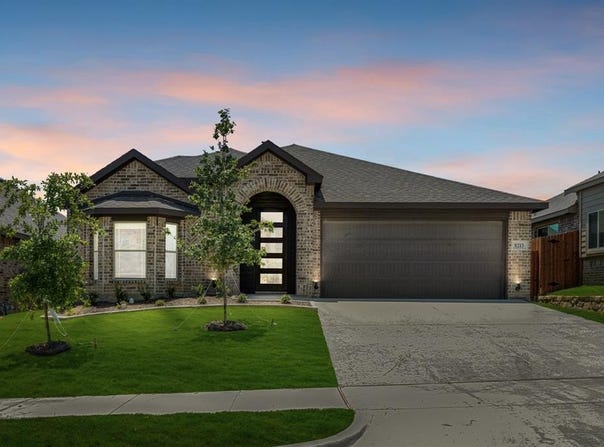 8213 Leopard Pass, Godley, TX 76044