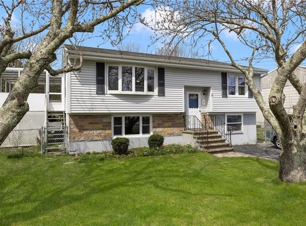112 Center Avenue, Middletown, RI 02842