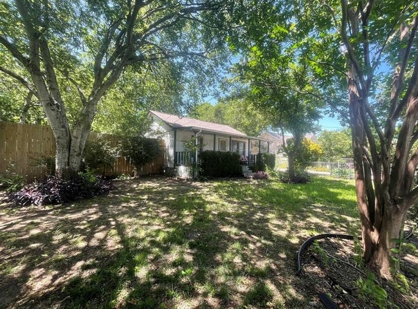 611 Crestside Drive, Duncanville, TX 75137