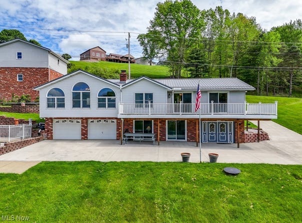 382 E Mohawk Drive, Malvern, OH 44644