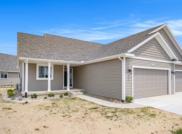 558 McKinley Court, Three Rivers, MI 49093