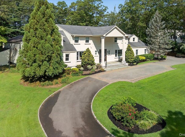 182 Yukon Drive, Woodbury, NY 11797