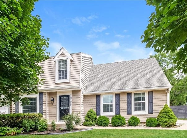 15129 S Locust Street, Olathe, KS 66062