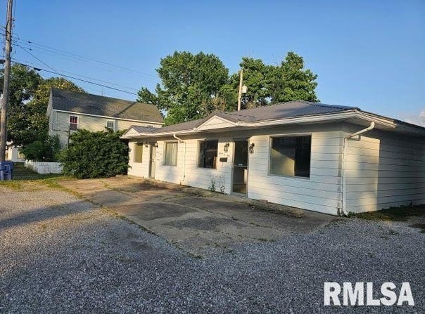 1607 LOCUST Street, Eldorado, IL 62930