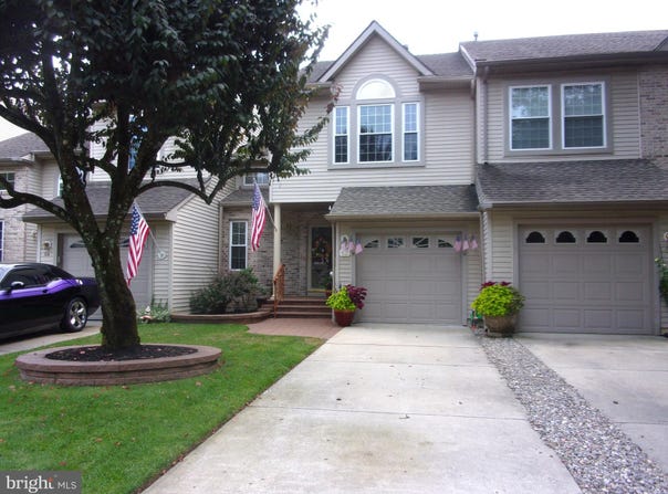 52 SMOKEY RUN DRIVE, BERLIN, NJ 08009