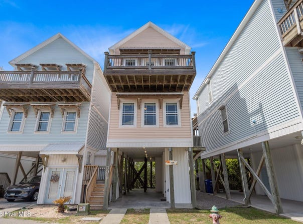 301 Mandalay Court, Surf City, NC 28445