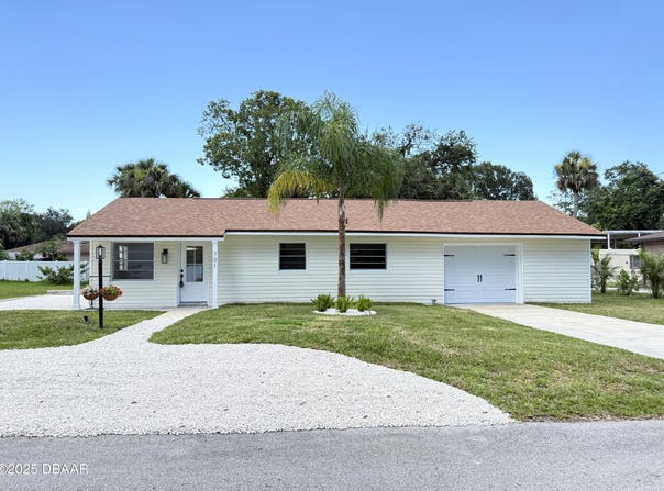 701 West Street, New Smyrna Beach, FL 32168