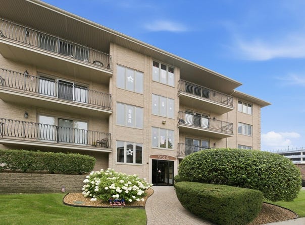 9514 S Kilbourn Avenue, Oak Lawn, IL 60453