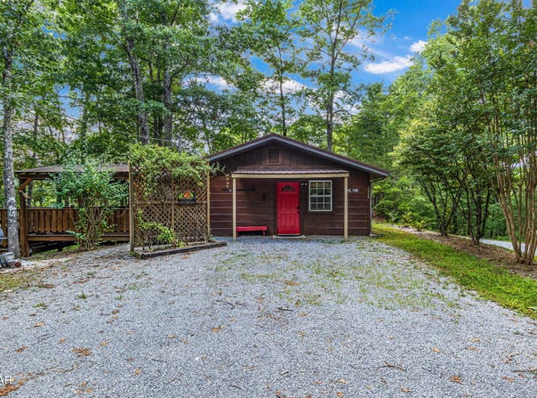 2025 Ridgecrest Loop Lane, Sevierville, TN 37876