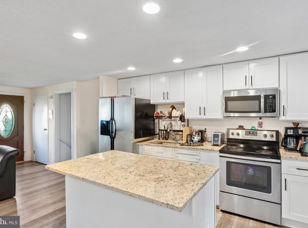 7627 FALLSWOOD WAY, LORTON, VA 22079