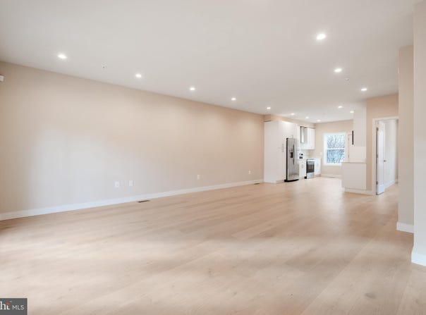 852 XENIA SE, WASHINGTON, DC 20032