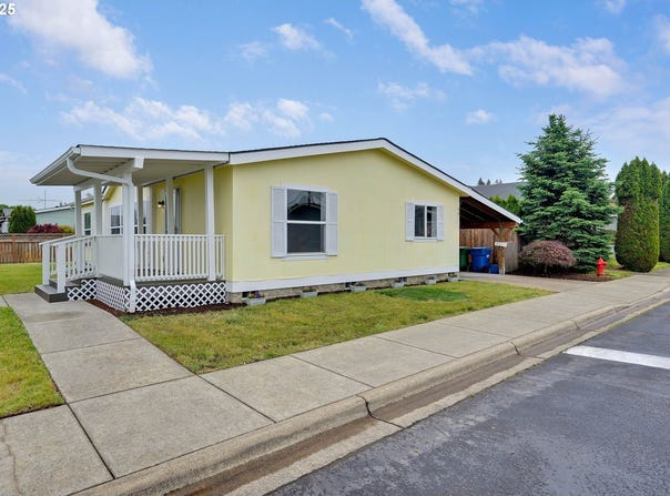 1015 OAK ST, Silverton, OR 97381