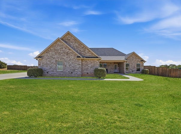1001 Johnson Trail, Bells, TX 75414