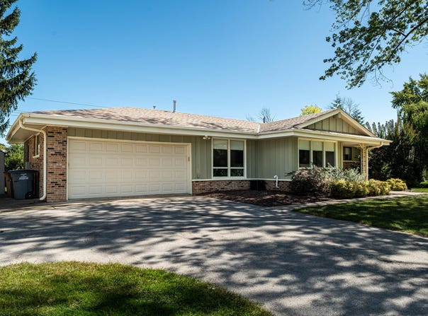 8994 N Santa Monica Blvd, Bayside, WI 53217