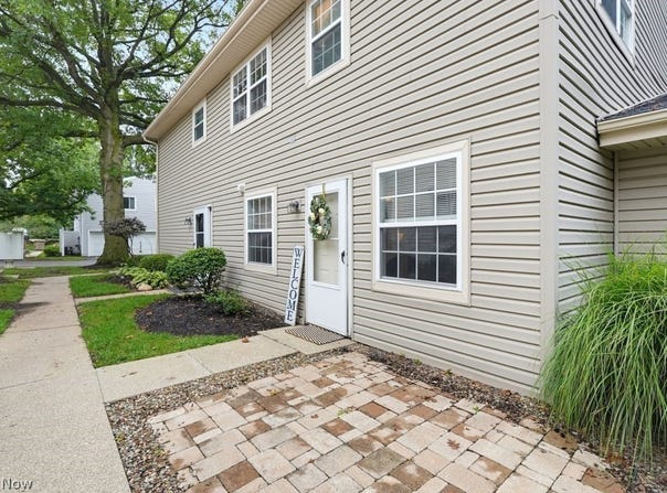 2454 Island Drive, Uniontown, OH 44685