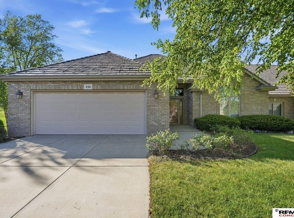 2321 Stone Creek Loop S, Lincoln, NE 68512