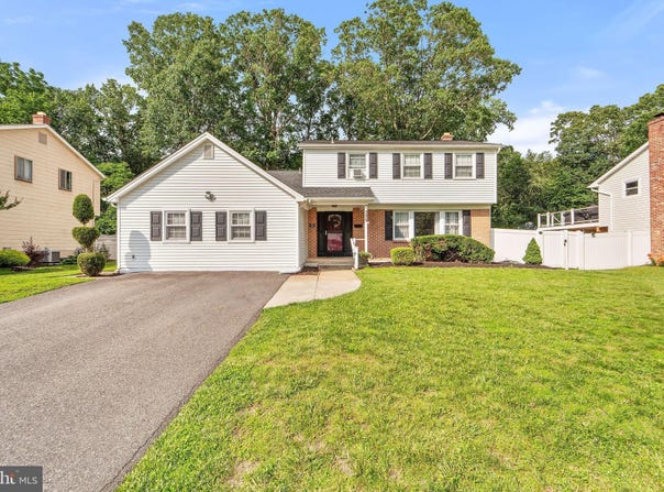 325 ORCHARD AVENUE, SOMERDALE, NJ 08083