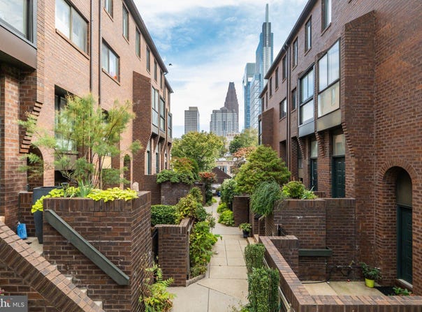 100 N 22ND Street, PHILADELPHIA, PA 19103