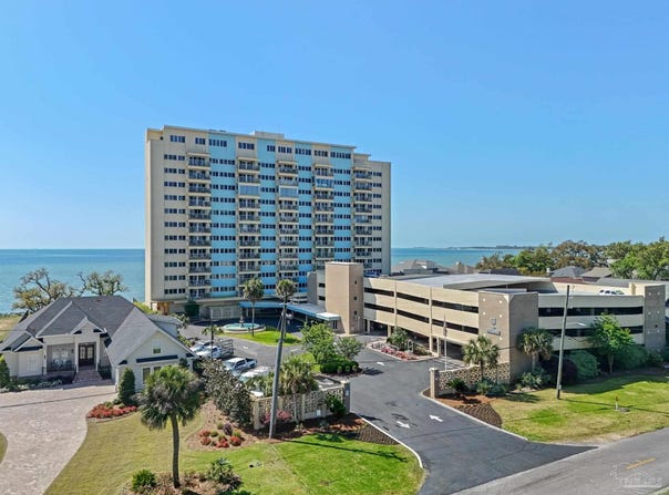 825 Bayshore Dr, Pensacola, FL 32507