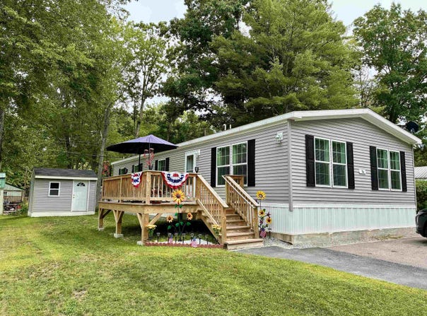 14 Flamingo Drive, Concord, NH 03033