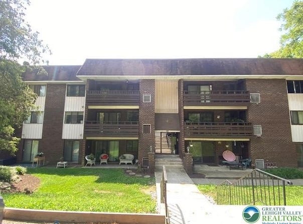 1590 Alta Drive unit: D11, Whitehall Twp, PA 18052