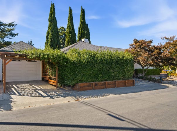 10561 Carver Dr, Cupertino, CA 95014