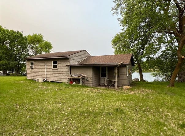 114 Lakota Island, Big Stone City, SD 57216