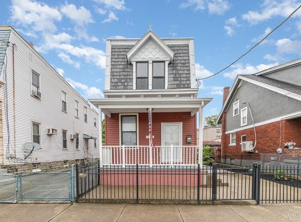 2962 Henshaw Avenue, Cincinnati, OH 45255