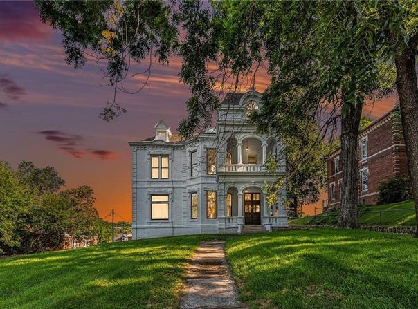 1311 Francis Street, St Joseph, MO 64501