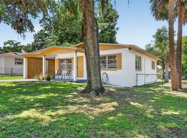 529 E GOTTSCHE AVENUE, EUSTIS, FL 32726