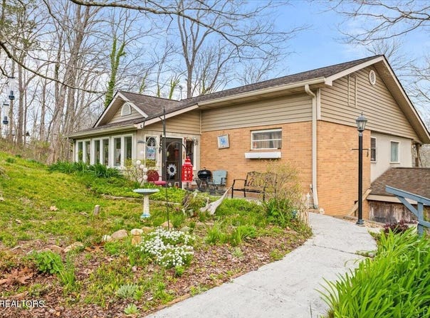 961 Indian River Boat Dock Rd, Jacksboro, TN 37757