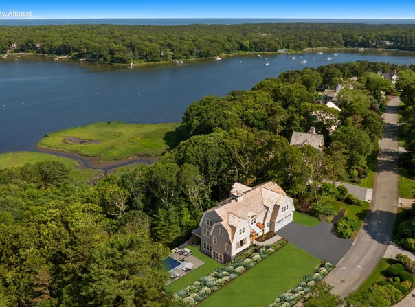 61 Shoestring Bay Road, Mashpee, MA 02649