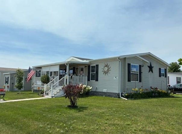 57583 Miller Ct, Lenox, MI 48048