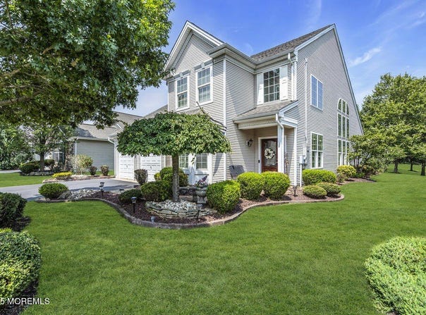 10 Balmoral Drive, Jackson, NJ 08527