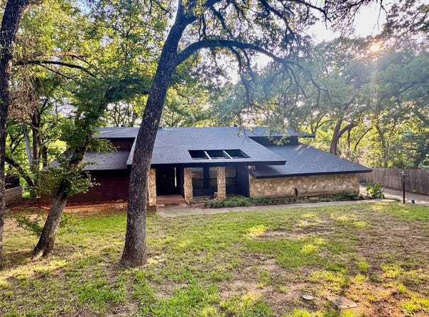 2000 Mill Creek Drive, Arlington, TX 76010