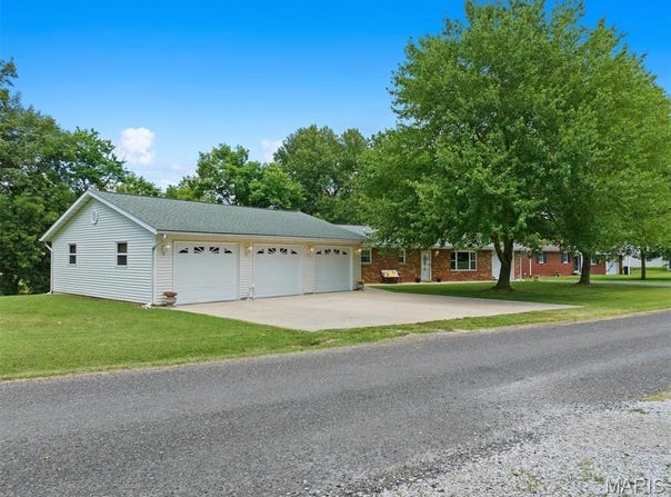 109 Echo Lane, Bethalto, IL 62010