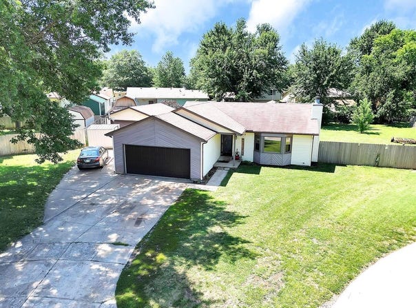 5913 W 37th Ct S, Wichita, KS 67215-1766