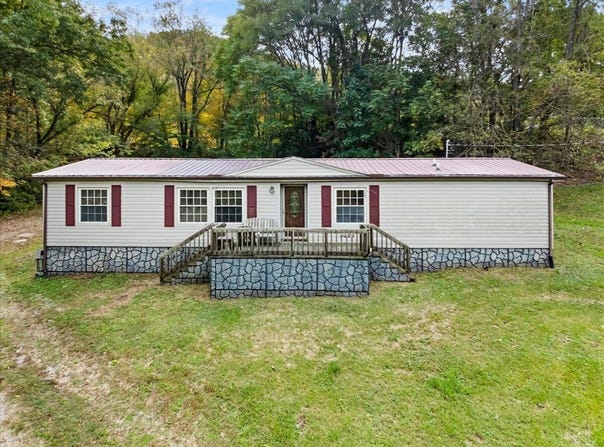 214 Maybrook Rd, Pembroke, VA 24136