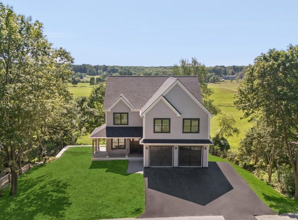 1010 Sawyer Road, Cape Elizabeth, ME 04107