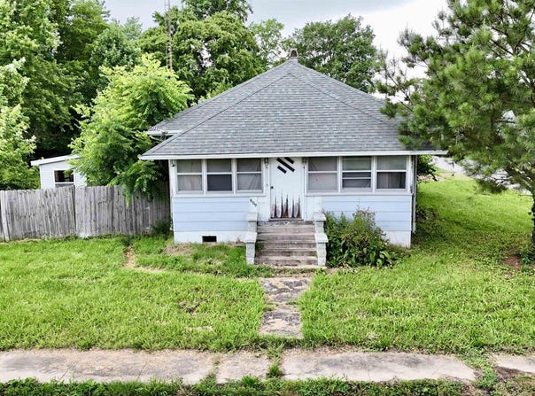 809 HIGHLAND Street, Benton, IL 62812