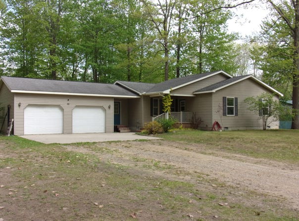 4261 Pebble Beach Drive, Gladwin, MI 48624