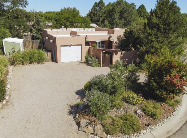 310 South Trapper Road, Taos, NM 87571
