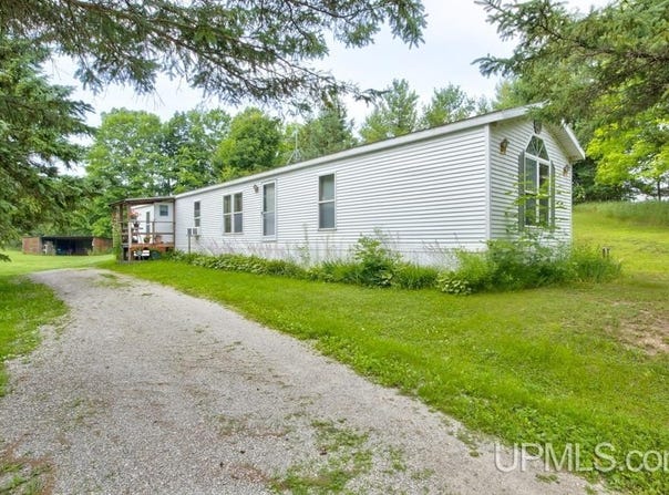 W5189 County Road 366, Daggett, MI 49821