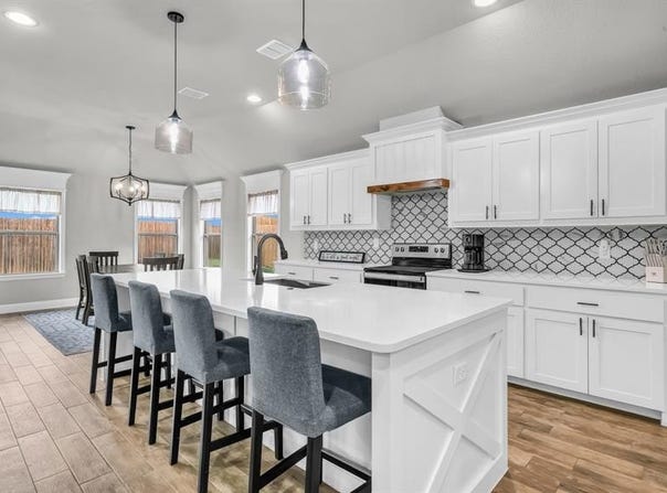 905 Rodgers Avenue, Godley, TX 76044