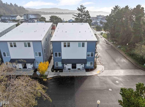916 SW 48th Street, Lincoln City, OR 97367